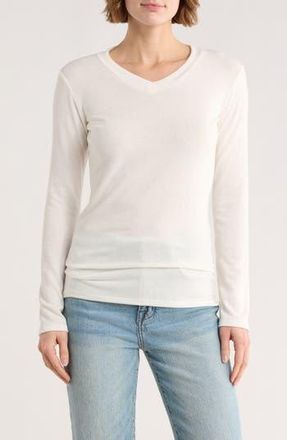 Go Couture V-Neck Long Sleeve T-Shirt in Ivory at Nordstrom Rack, Size X-Large