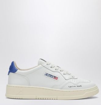 Autry Medalist Low sneaker in white and Space blue Floating Dreams