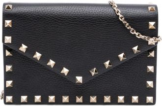 Valentino Pre-owned Valentino Pebbled Calfskin Rockstud Envelope Wallet on Chain 9TOZ5PZZGQEI4NOU
