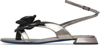 Loriblu Platte sandaal van lakleer met bloem - Dames - Sandalen - Grijs - 39 EU - Leer - Schoenen