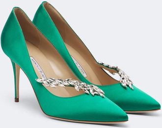 Manolo Blahnik Salones Nadira de sat&eacute;n adornados