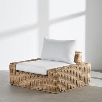 Maisons du monde Sill&oacute;n de jard&iacute;n de resina trenzada imitaci&oacute;n rat&aacute;n y cojines crudos