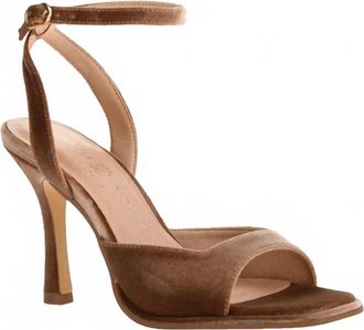 Chinese Laundry Womens Lynwood Velvet Heel In Tan