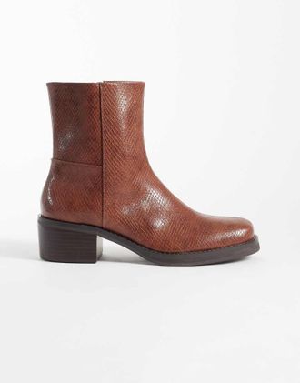 Asos Stivali con tacco color cuoio pitonato con zip-Marrone