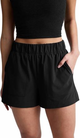 Beyond Yoga Easy 3 Wide Leg Short In Black