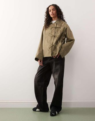Collusion Trench corto kaki con fiocchi-Verde