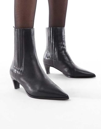 schuh Betsy - Stivaletti medi neri con tacchetto a spillo-Nero
