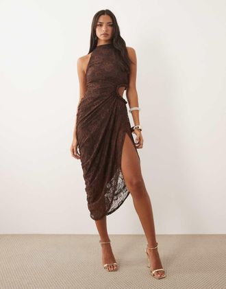 Asos Vestito lungo in pizzo color cioccolato con cut-out arricciato-Marrone