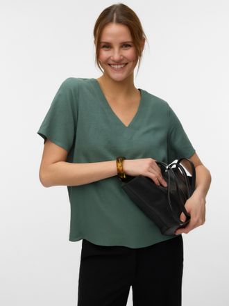 Vero Moda Blusenshirt VERO MODA VMMYMILO S/S V-NECK TOP WVN GA, Damen, Gr. XS, laurel wreath, Jersey, Obermaterial: 55% Viskose, 45% Leinen, unifarben, regular 