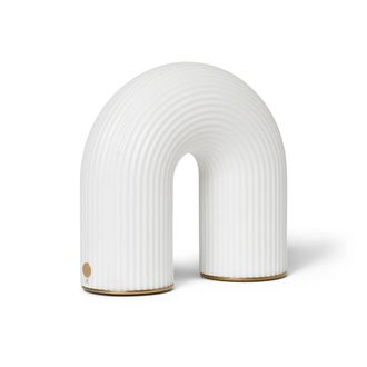 Ferm Living Vuelta Portable LED Akkuleuchte, weiss