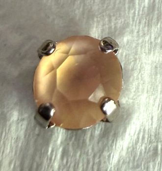 Mariana Womens Studs Earrings In Peach