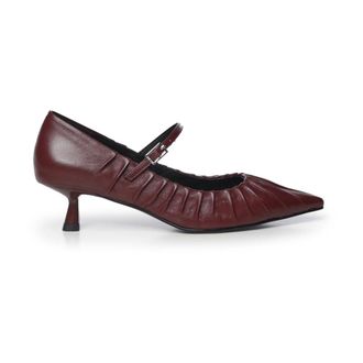 Bibi Lou Pumps met puntige neus en bandje - Dames - Schoenen - Rood - Maat: 40 EU Leer