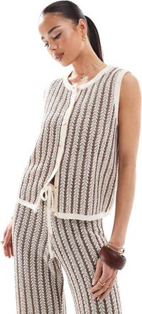 4th & Reckless Top senza maniche in maglia marrone a righe con bottoni in coordinato