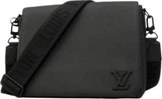 Louis Vuitton Pre-owned Cross Body Bags, male, Black, Size: ONE SIZE Pre-owned Takeoff Messenger