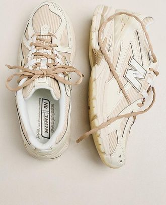 New Balance 1906R Sneakers