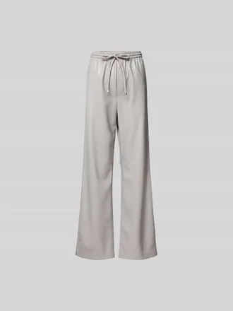 Nanushka Relaxed Fit Stoffhose in Leder-Optik in Hellgrau, Gr&ouml;&szlig;e XS