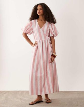 Vero Moda Vestito midi a portafoglio con gonna a ruota e maniche a sbuffo rosa e bianco a righe