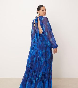 Lace & Beads Plus Vestito lungo in chiffon blu cobalto a fiori con maniche a palloncino