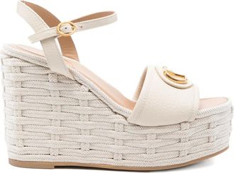 Valentino Garavani Sandalen met sleehak - Beige