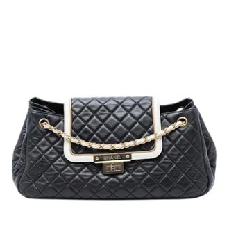 Chanel Pre-owned Shoulder Bags, female, Black, Size: ONE SIZE Pre-owned Classic Flap Shoulder Bag