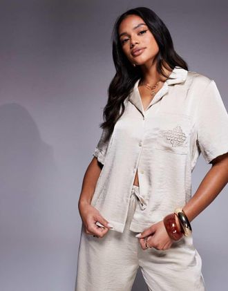 The Couture Club Camicia in raso beige con logo in coordinato-Neutro