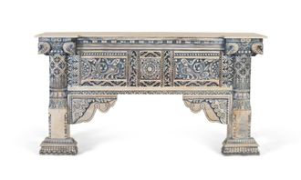 Giner&Colomer Recibidor fabricado en madera de mango con columnas talladas a mano