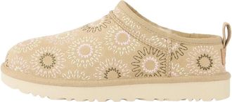 UGG Classic Micro Sun Stitch - Dames - Winterlaarzen - Beige - 40 EU - Su&egrave;de - Schoenen