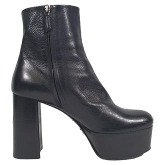 Prada Prada Platform Enkellaarsjes in Zwart Leer