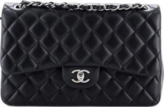 Chanel Borsa a spalla Jumbo in pelle di agnello trapuntata con doppio battente - Nero