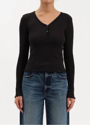 Daze Everyday V Neck Henley Top In Black