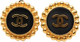 Chanel Tweedehands Gouden Geplateerde Hars CC Knop Clip On Oorbellen