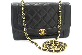 Chanel Vintage Chain Curved Flap Quilted Leather Black Leather Handbag (Pre-Owned)