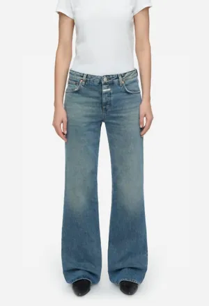 Closed Gillan Mid-Rise Straight Leg Jean In Mid Blue