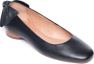 Bernardo Bernardo Eloise Bow Flat in Black Leather at Nordstrom, Size 10