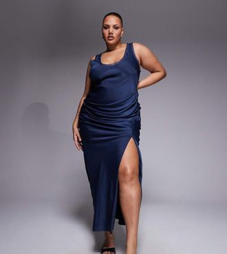 Asos Curve ASOS DESIGN Curve - Vestito lungo in raso e chiffon blu navy drappeggiato con scollo rotondo