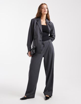 Pieces Pantaloni sartoriali con risvolto colore grigio scuro mélange in coordinato