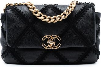 Chanel Borsa a tracolla 19 media in pelle di vitello alluncinetto con battente 2020 - Nero