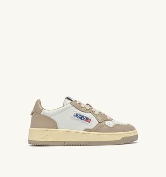 Autry MEDALIST LOW BICOLOR SNEAKERS IN WHITE AND FEATHER GRAY LEATHER