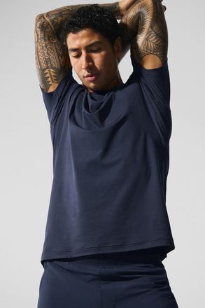 Alo | Conquer Reform Crewneck Short Sleeve Top in Navy Blue, Size: Medium