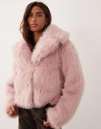 Miss Selfridge giacca corta in pelliccia sintetica rosa