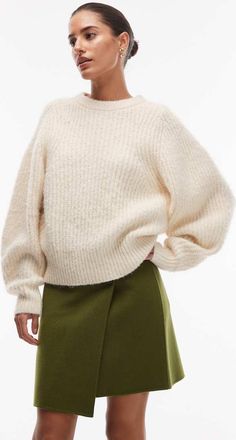 Arket Minigonna in misto lana color verde muschio con parte anteriore a portafoglio con bottone