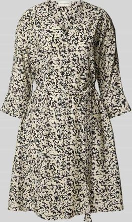 Moss Copenhagen Knielanges Kleid mit V-Ausschnitt Modell Jusia in Offwhite, Gr&ouml;&szlig;e XL