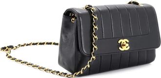 Chanel Borsa a spalla trapuntata in pelle di agnello con motivo chevron - Nero