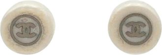 Chanel 1999 Resin and Silver Plated CC Round Push Back Earrings costume earrings - Bianco