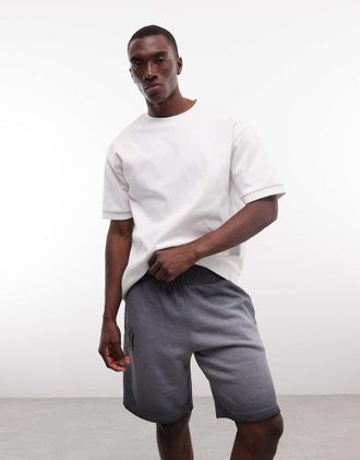 New Era NY Yankees - Pantaloncini in jersey grigio slavato con logo