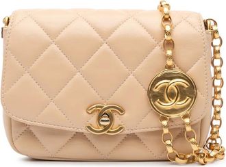 Chanel Borsa a tracolla CC Coin piccola in pelle di agnello trapuntata con battente 2020 - Marrone