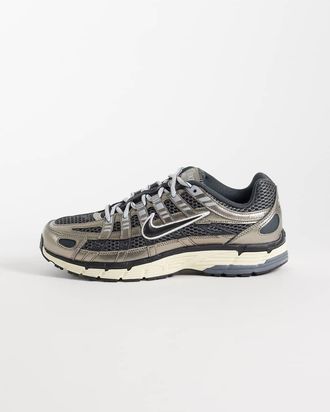 Nike P-6000 sneakers con lacci grandi in nero metallizzato