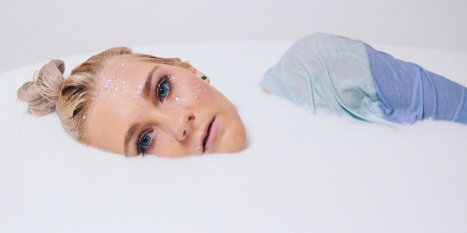 Milchgesicht, Zuckergesicht und Co: Pickel und große Poren durch die falsche Ernährung. Wir verraten, wie es dazu kommt und was man dagegen tun kann