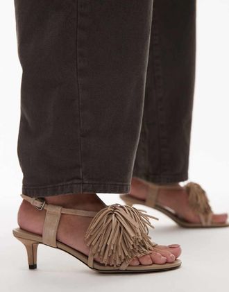 & Other Stories Sandali con tacchetti a spillo in pelle beige chiaro con cinturino sul retro e frange stile pompon-Neutro