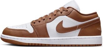 Nike Jordan Schoenen, Dames, Bruin, 36 EU, Leer, Lage Top Sneakers in Vanille Wit